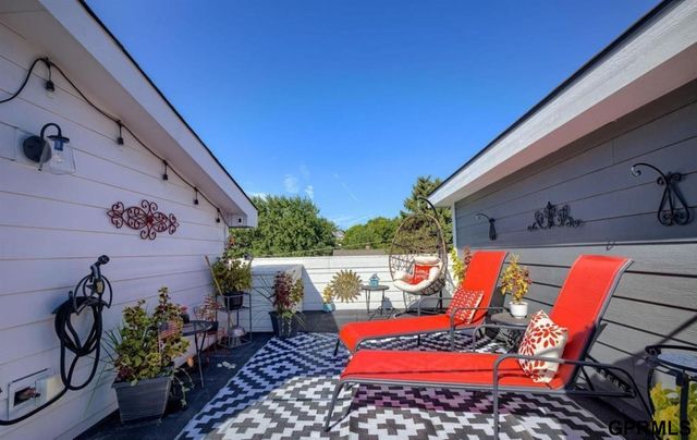 1903 S 7th Street, Omaha, NE 68108