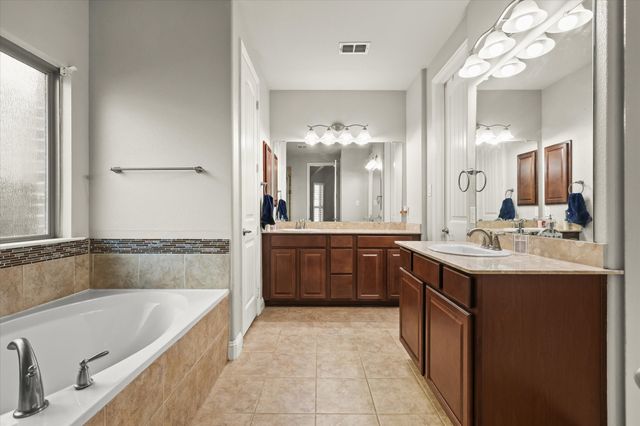 1104 Bentley Drive, Roanoke, TX 76262