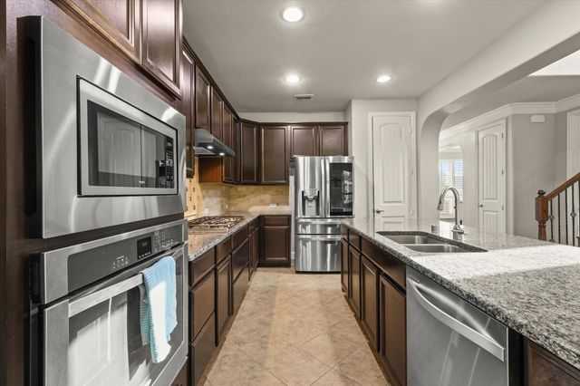 1104 Bentley Drive, Roanoke, TX 76262