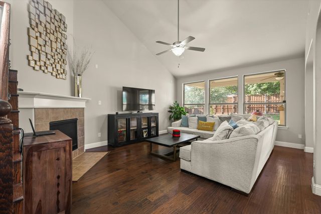 1104 Bentley Drive, Roanoke, TX 76262