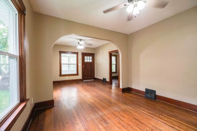 1553 N BROADWAY, Council Bluffs, IA 51503