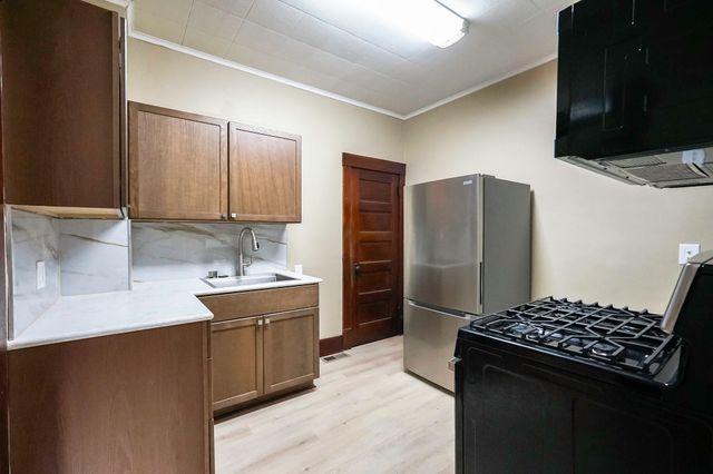 1553 N BROADWAY, Council Bluffs, IA 51503