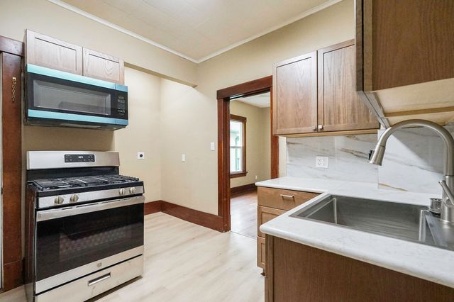 1553 N BROADWAY, Council Bluffs, IA 51503