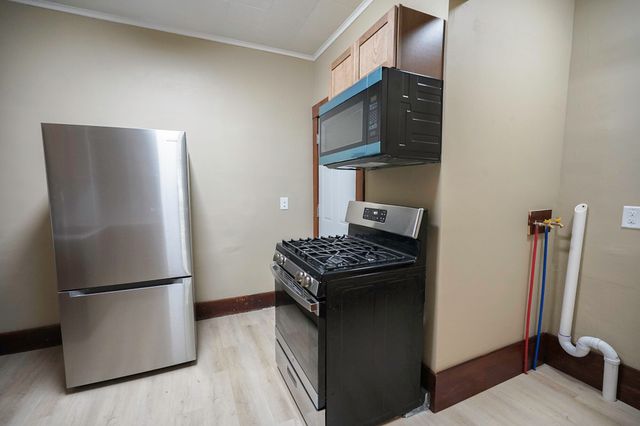 1553 N BROADWAY, Council Bluffs, IA 51503