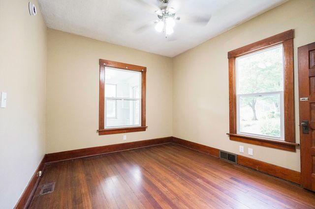 1553 N BROADWAY, Council Bluffs, IA 51503