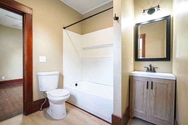 1553 N BROADWAY, Council Bluffs, IA 51503