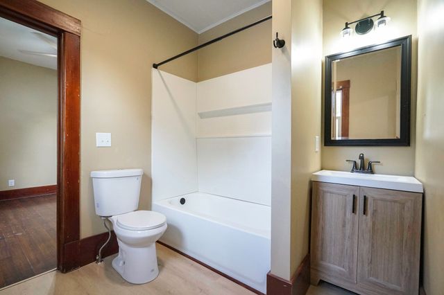 1553 N BROADWAY, Council Bluffs, IA 51503