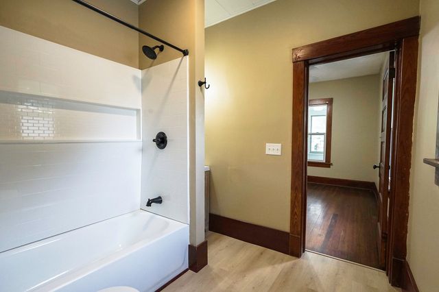 1553 N BROADWAY, Council Bluffs, IA 51503