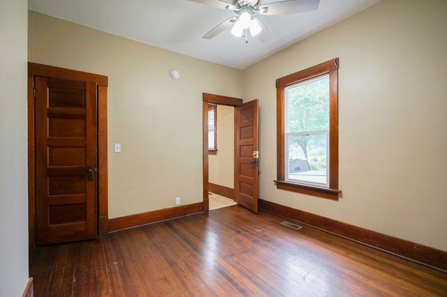 1553 N BROADWAY, Council Bluffs, IA 51503