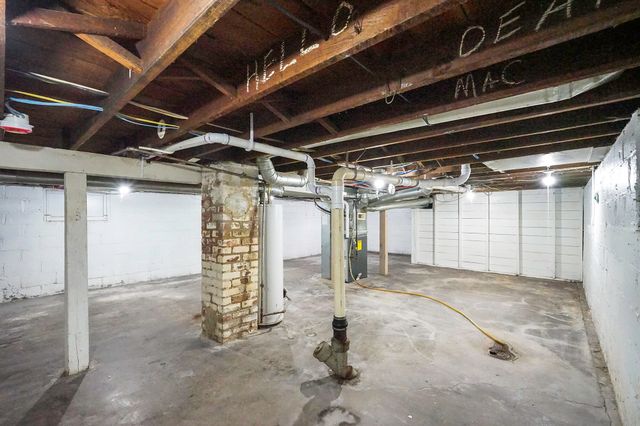 1553 N BROADWAY, Council Bluffs, IA 51503