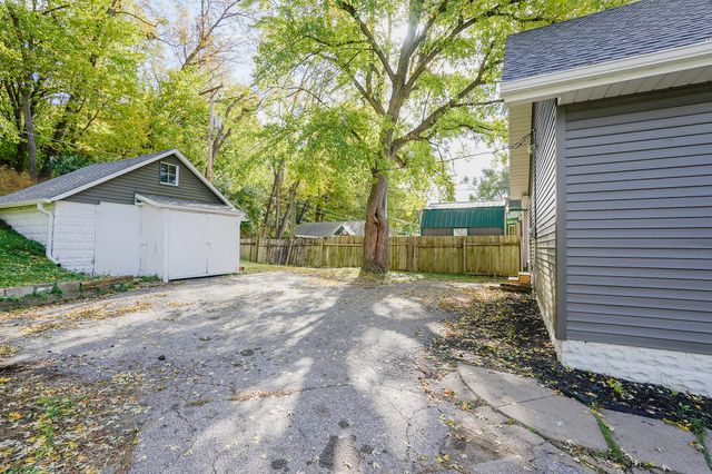 1553 N BROADWAY, Council Bluffs, IA 51503