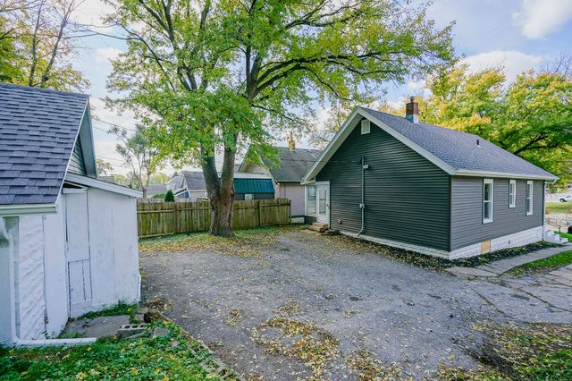 1553 N BROADWAY, Council Bluffs, IA 51503