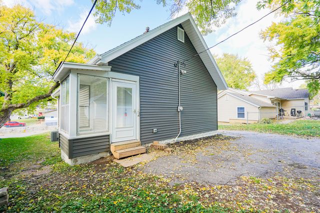 1553 N BROADWAY, Council Bluffs, IA 51503