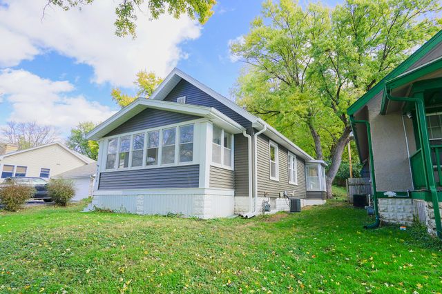 1553 N BROADWAY, Council Bluffs, IA 51503