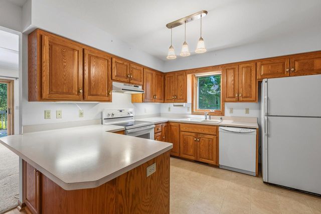 2924 Valley AVENUE, West Bend, WI 53095
