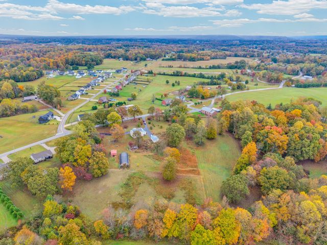 5881 Burgess Falls Rd, Sparta, TN 38583