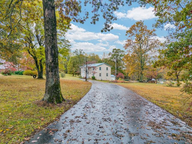 5881 Burgess Falls Rd, Sparta, TN 38583