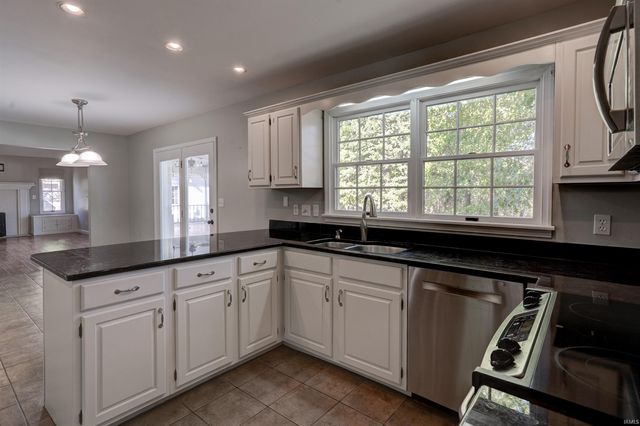 360 W Evergreen Plaza S, Santa Claus, IN 47579