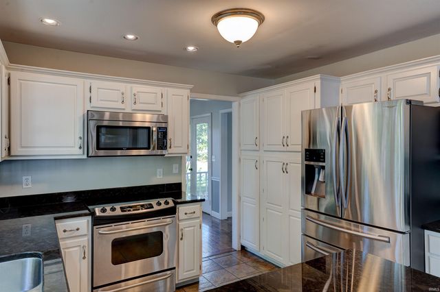 360 W Evergreen Plaza S, Santa Claus, IN 47579