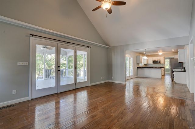 360 W Evergreen Plaza S, Santa Claus, IN 47579