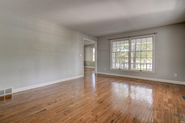 360 W Evergreen Plaza S, Santa Claus, IN 47579