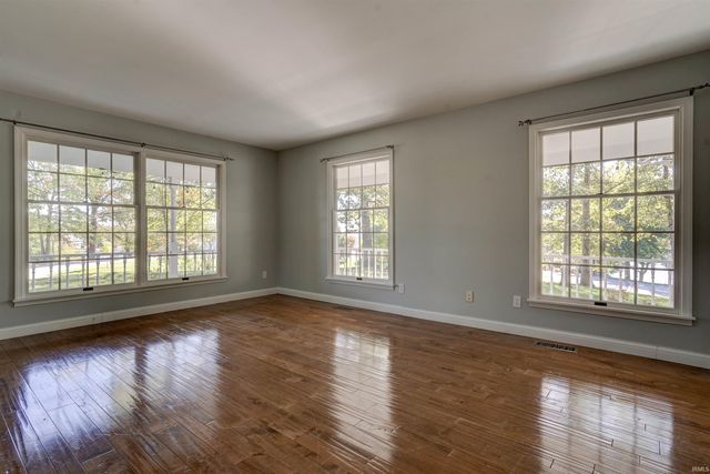 360 W Evergreen Plaza S, Santa Claus, IN 47579