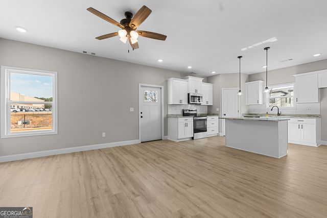 236 Beau Claire Circle, Byron, GA 31008