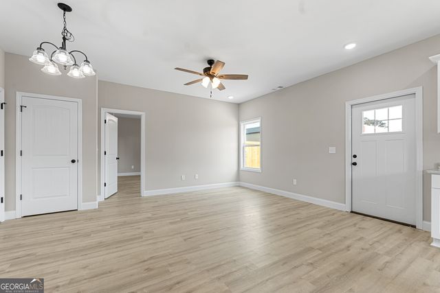 236 Beau Claire Circle, Byron, GA 31008