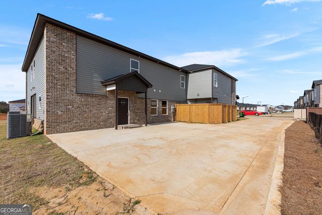 236 Beau Claire Circle, Byron, GA 31008