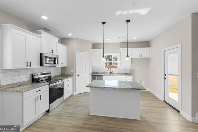 236 Beau Claire Circle, Byron, GA 31008