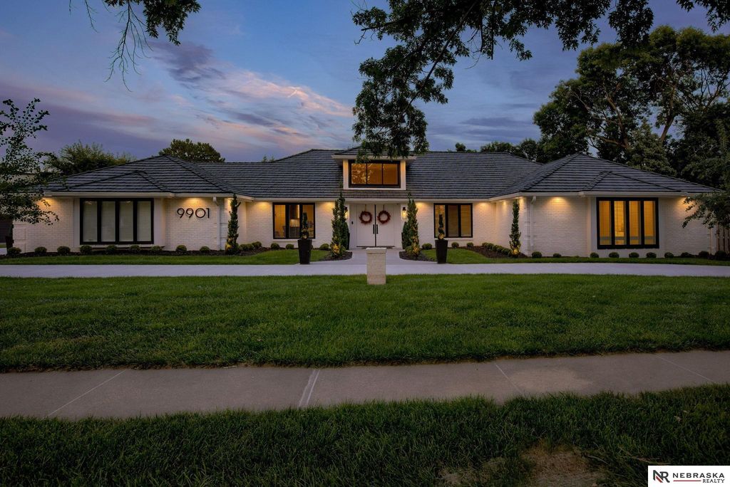 9901 Broadmoor Road, Omaha, NE 68114