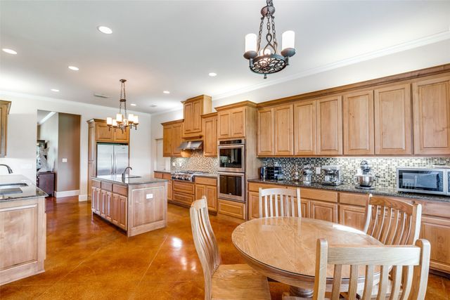 643 County Road 2255, Telephone, TX 75488