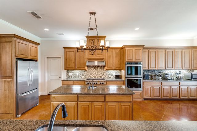 643 County Road 2255, Telephone, TX 75488