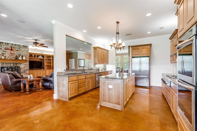 643 County Road 2255, Telephone, TX 75488