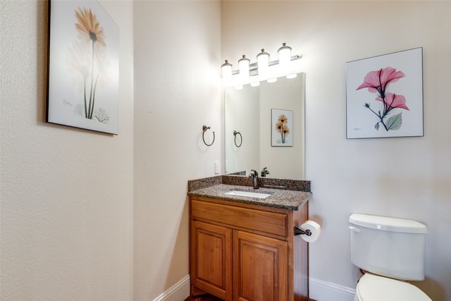 643 County Road 2255, Telephone, TX 75488