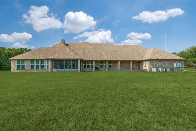 643 County Road 2255, Telephone, TX 75488