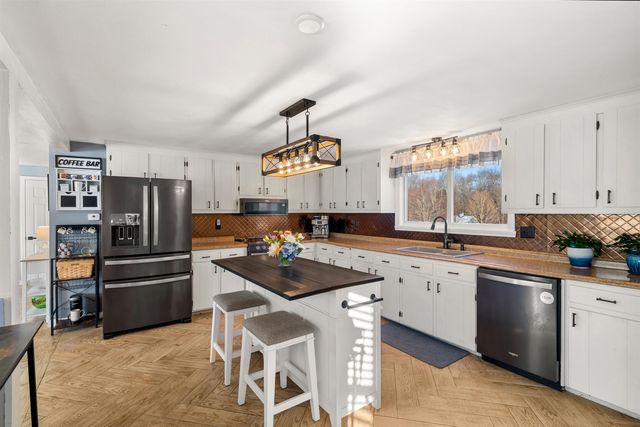 11 Liberty Street, Salem, NH 03079