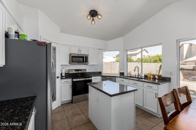 421 S ROBINS Way, Chandler, AZ 85225