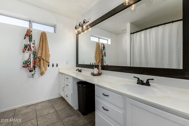 421 S ROBINS Way, Chandler, AZ 85225