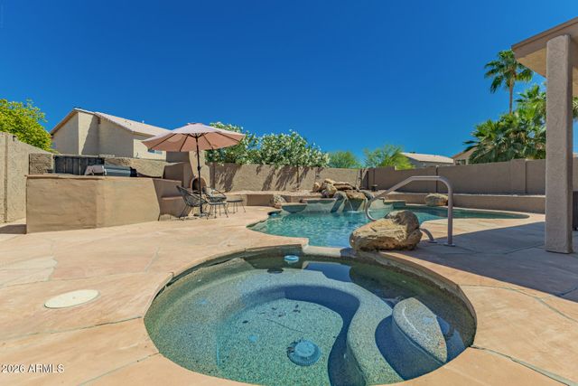 421 S ROBINS Way, Chandler, AZ 85225