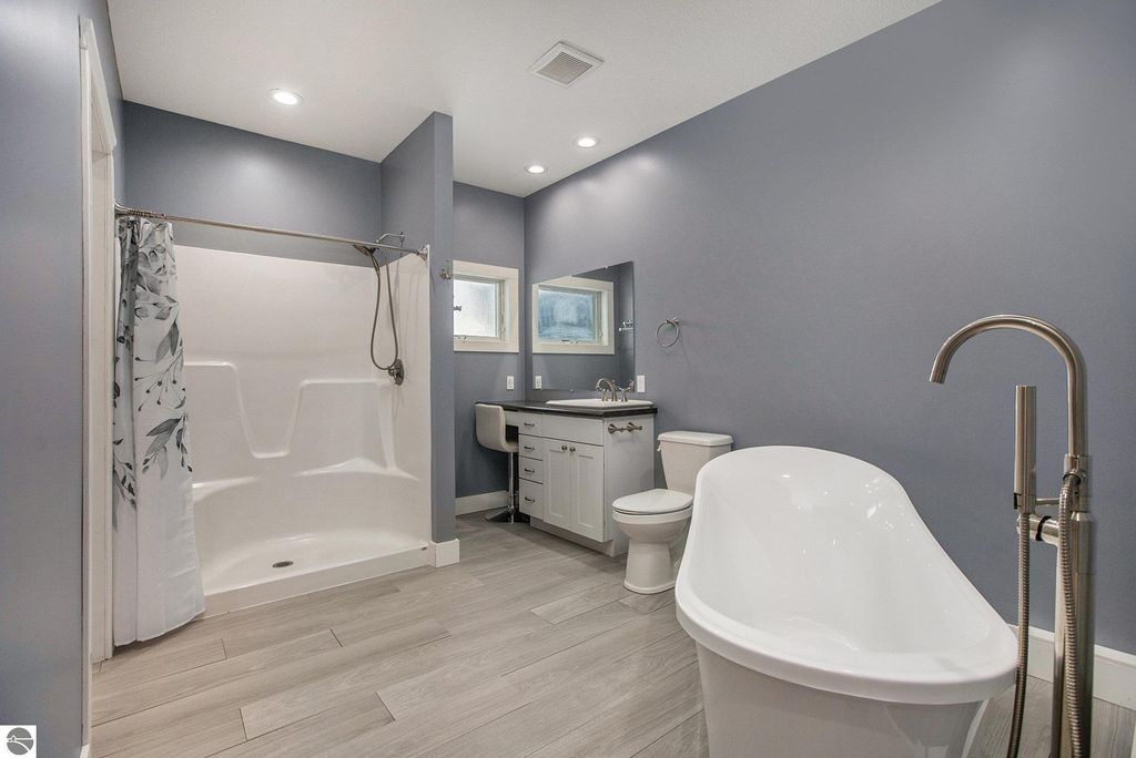 Image 11 of property listing at 23736 110th Avenue, Tustin, MI 49688