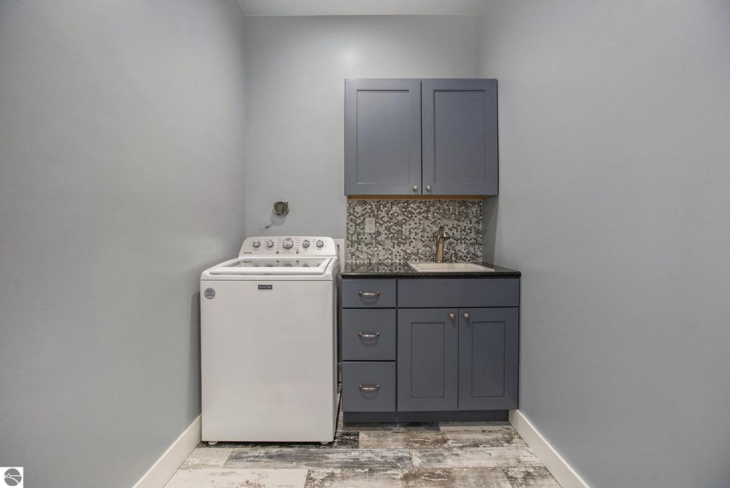 Image 16 of property listing at 23736 110th Avenue, Tustin, MI 49688