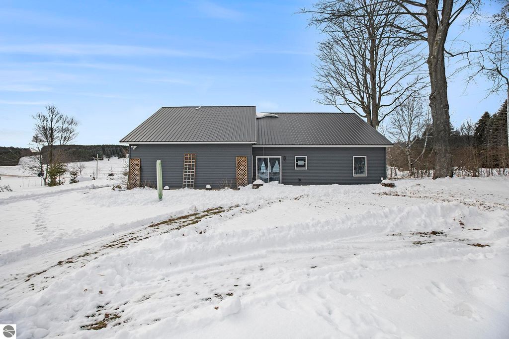 Image 20 of property listing at 23736 110th Avenue, Tustin, MI 49688