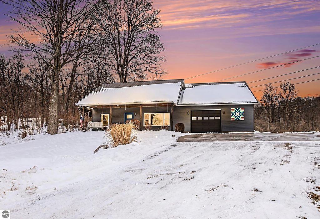 Image 3 of property listing at 23736 110th Avenue, Tustin, MI 49688