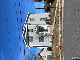 93 Somers Avenue, Bergenfield, NJ 07621