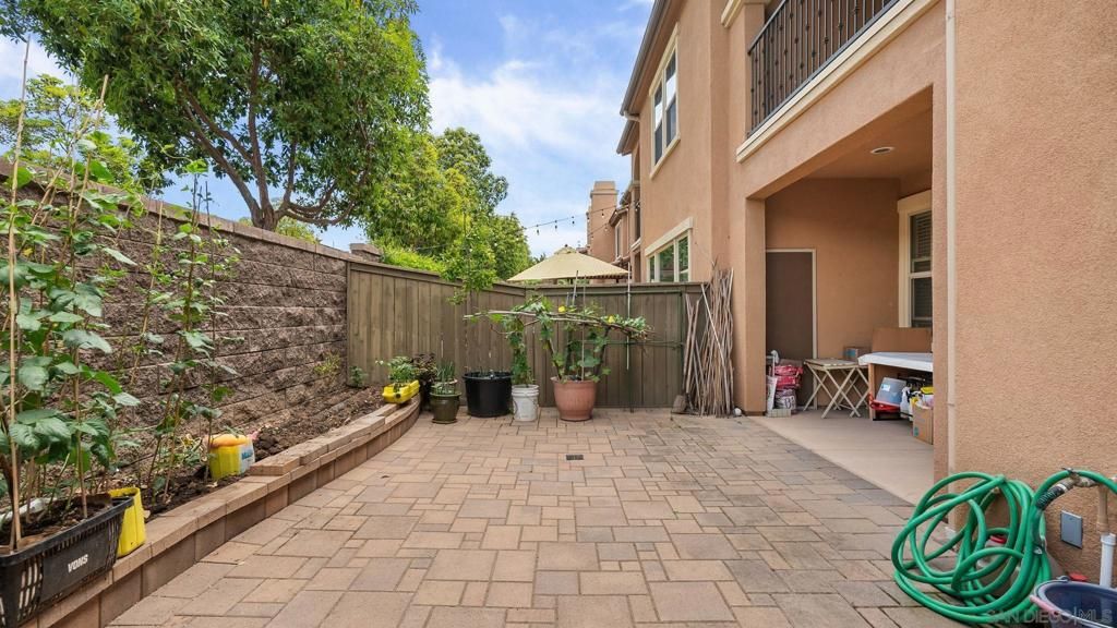 Image 11 of property listing at 8522 Old Stonefield Chase, San Diego, CA 92127