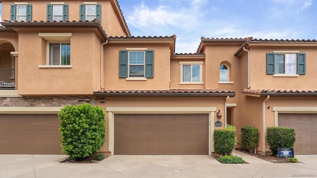 Image 2 of property listing at 8522 Old Stonefield Chase, San Diego, CA 92127