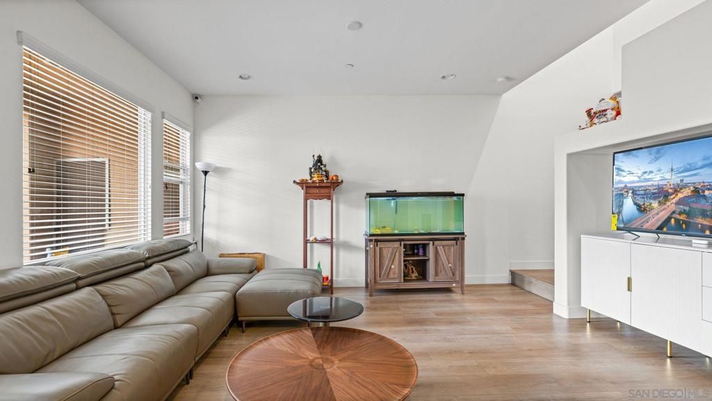 Image 7 of property listing at 8522 Old Stonefield Chase, San Diego, CA 92127