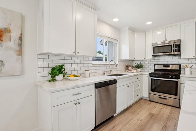8321 Villaview Dr, Citrus Heights, CA 95621