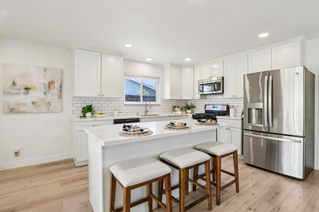 8321 Villaview Dr, Citrus Heights, CA 95621
